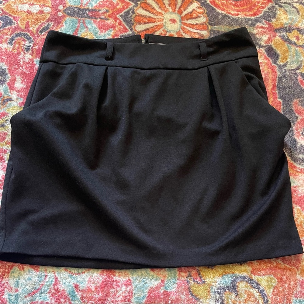Black skirt with pockets EUC Size:Small